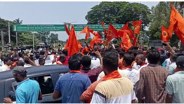 ಶ್ರೀರಂಗಪಟ್ಟಣ ಚಲೋಗೆ ಪೊಲೀಸರಿಂದ ತಡೆ: ಮೆರವಣಿಗೆ ಕೈಬಿಟ್ಟು ವಾಪಸ್ಸಾದ ಸಂಘಪರಿವಾರ