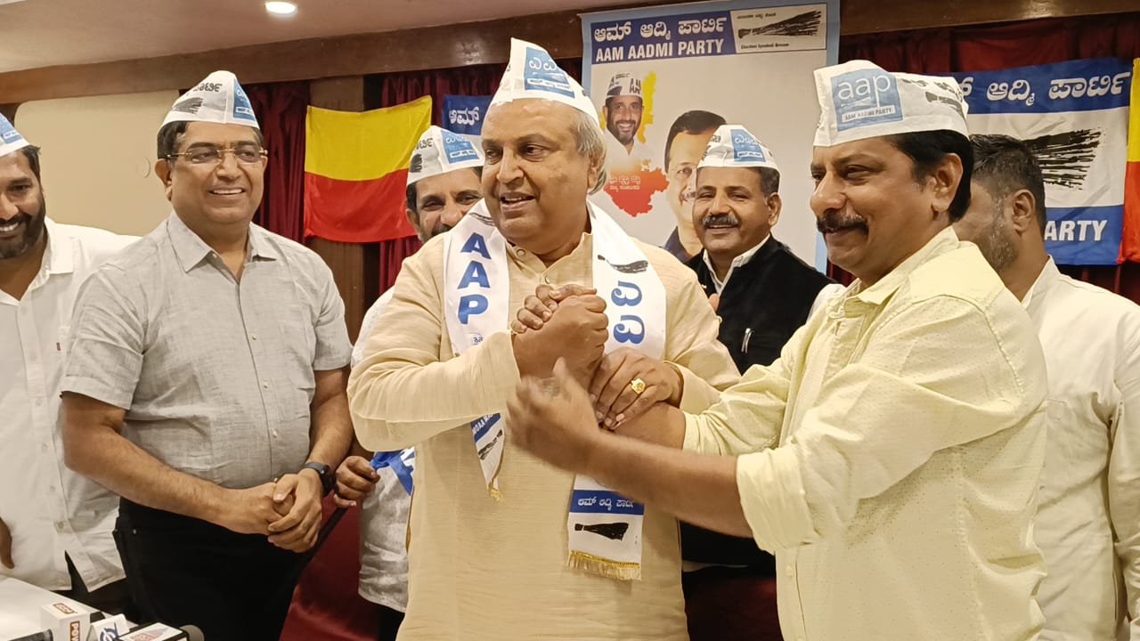 ಮೂರು ಪಕ್ಷಗಳಲ್ಲಿ ಪ್ರಾಮಾಣಿಕರೇ ಅಸ್ಪೃಶ್ಯರು: ಮುಖ್ಯಮಂತ್ರಿ ಚಂದ್ರು