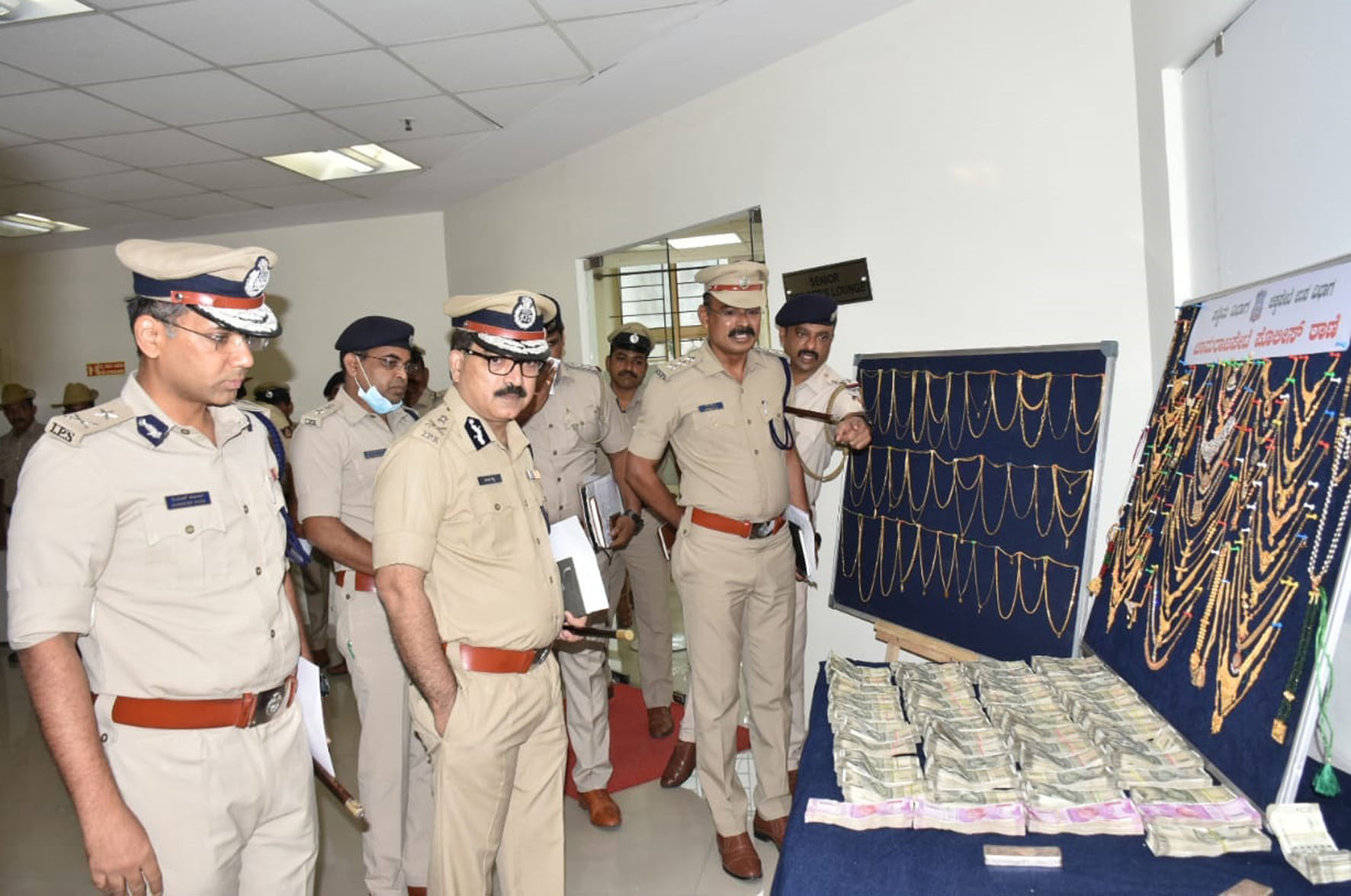 ಬೆಂಗಳೂರು | ಅಂಗಡಿ ಮಾಲಕನ ಕೊಲೆಗೈದು ಚಿನ್ನಾಭರಣ ದೋಚಿದ್ದ ಪ್ರಕರಣ: ನಾಲ್ವರ ಬಂಧನ, 4 ಕೋಟಿ ಮೌಲ್ಯದ ವಸ್ತುಗಳ ಜಪ್ತಿ