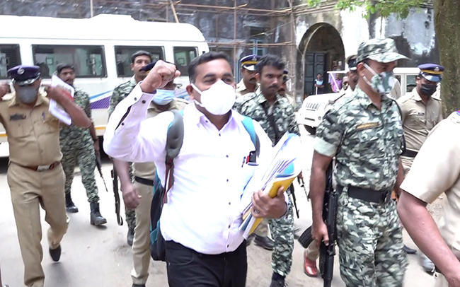 ಮಡಿಕೇರಿ ಕೋರ್ಟ್‍ನಲ್ಲಿ ಶಂಕಿತ ನಕ್ಸಲ್ ಮುಖಂಡ ರೂಪೇಶ್ ವಿಚಾರಣೆ