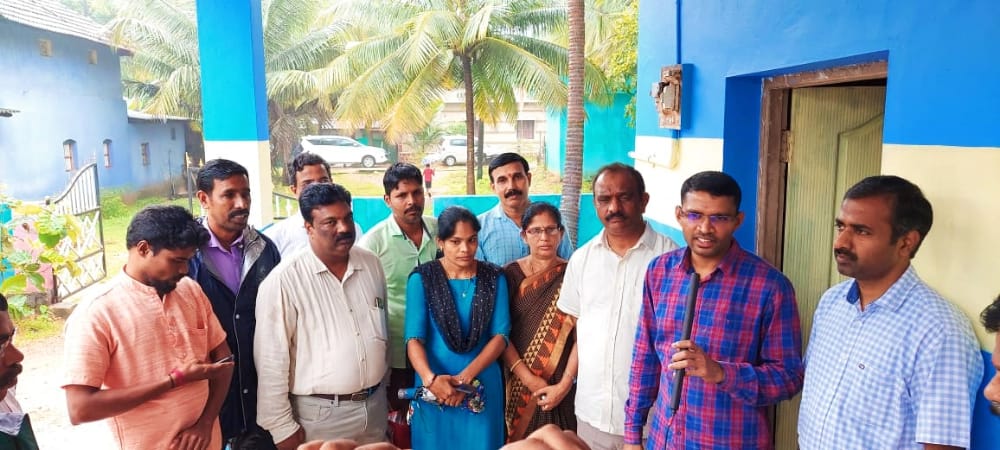 ಬೈಂದೂರು: ಮೇಲ್ಛಾವಣಿ ಕುಸಿದ ಶಾಲೆಗೆ ಉಡುಪಿ ಜಿಲ್ಲಾಧಿಕಾರಿ ಭೇಟಿ