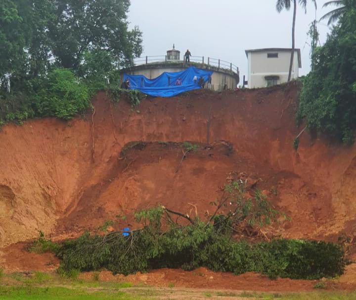 ಬಂಟ್ವಾಳ: ಅವೈಜ್ಞಾನಿಕ ಮಣ್ಣು ಅಗೆತ; ಕುಸಿಯುವ ಭೀತಿಯಲ್ಲಿ ಕುಡಿಯುವ ನೀರಿನ ಟ್ಯಾಂಕ್