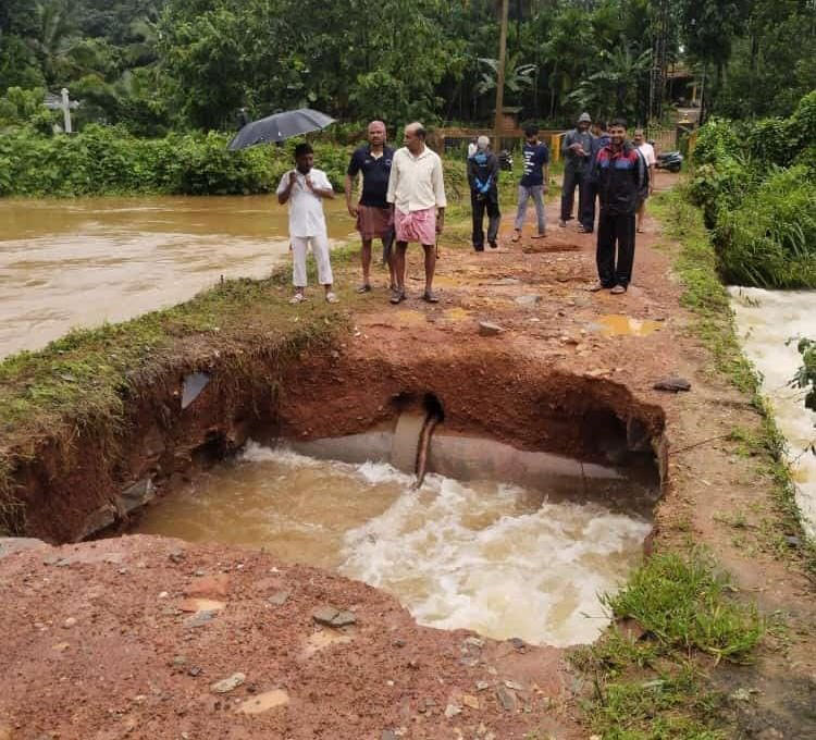 ಕೊಚ್ಚಿಹೋದ ಕಲ್ಮಕ್ಕಿ ರಸ್ತೆ: ಹಲವು ಮನೆಗಳಿಗೆ ಸಂಪರ್ಕ ಕಡಿತ
