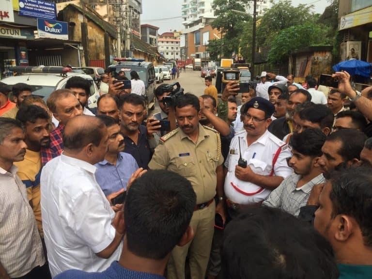 ಮಂಗಳೂರಿನ ನೆಲ್ಲಿಕಾಯಿ ರಸ್ತೆಯಲ್ಲಿ ‘ಏಕಮುಖ ಸಂಚಾರ’ ವ್ಯವಸ್ಥೆ ಖಂಡಿಸಿ ಪ್ರತಿಭಟನೆ