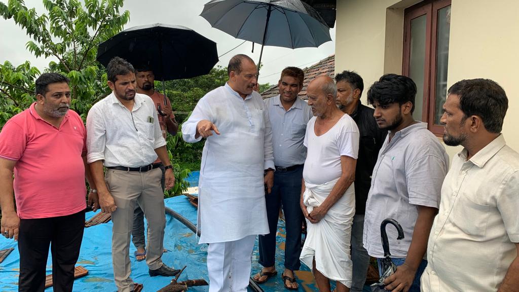 ಮಳೆ ಹಾನಿಗೀಡಾದ ಕಣ್ಣೂರು, ಸುಂಕದಕಟ್ಟೆಗೆ ಐವನ್ ಡಿಸೋಜ ಭೇಟಿ