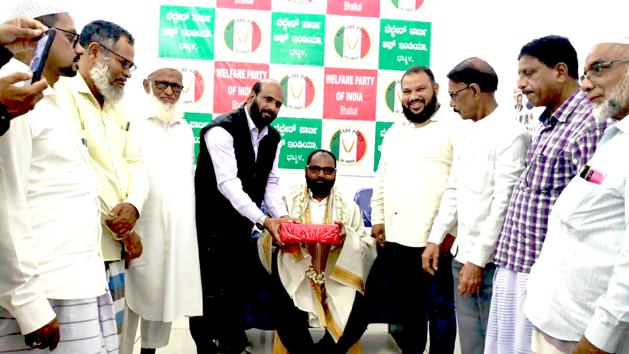 ಭಟ್ಕಳ; ಪತ್ರಕರ್ತರ ಸಂಘದ ನೂತನ ಅಧ್ಯಕ್ಷ ಎಂ.ಆರ್. ಮಾನ್ವಿಗೆ ವೆಲ್ಫೇರ್ ಪಾರ್ಟಿಯಿಂದ ಸನ್ಮಾನ