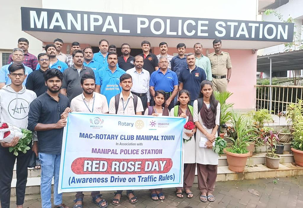 ಮಣಿಪಾಲ: ರಸ್ತೆ ನಿಯಮ ಉಲ್ಲಂಘಿಸಿದವರಿಗೆ ಗುಲಾಬಿ ನೀಡಿ ಅರಿವು