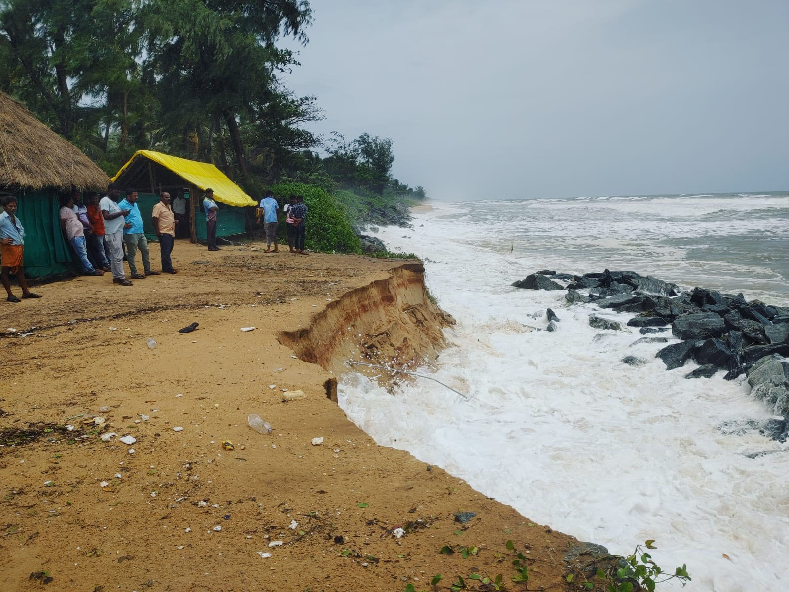 ಕೋಟೇಶ್ವರ ಹಳಅಳಿವೆಯಲ್ಲಿ ತೀವ್ರ ಕಡಲ್ಕೊರೆತ; ತೀರ ನಿವಾಸಿಗಳಲ್ಲಿ ಆತಂಕ