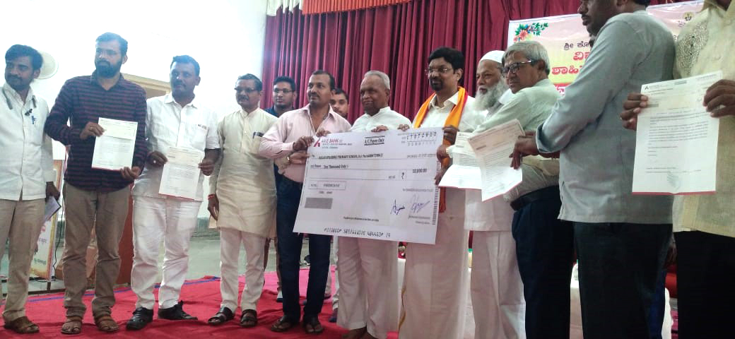 ಕನ್ನಡ ಶಾಲೆಗಳ ಅಭಿವೃದ್ಧಿಗೆ 25 ಲಕ್ಷ ರೂ. ದೇಣಿಗೆ ನೀಡಿದ ಶಾಹಿನ್ ಶಿಕ್ಷಣ ಸಂಸ್ಥೆಗಳ ಅಧ್ಯಕ್ಷ ಡಾ.ಅಬ್ದುಲ್ ಖದೀರ್