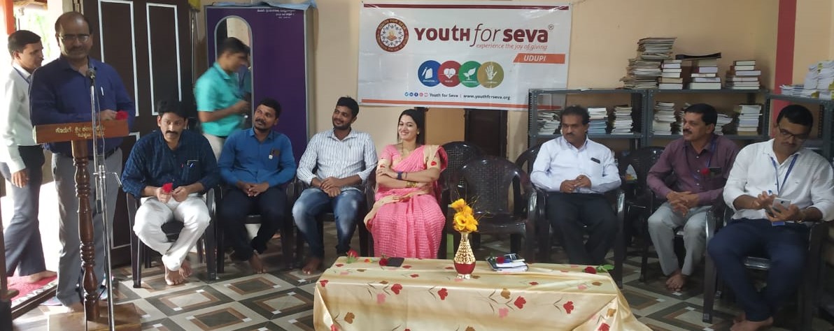 ಯೂತ್ ಫಾರ್ ಸೇವಾವತಿಯಿಂದ ವಿದ್ಯಾರ್ಥಿಗಳಿಗೆ ಬ್ಯಾಗ್, ಲೇಖನ ಸಾಮಗ್ರಿ ವಿತರಣೆ