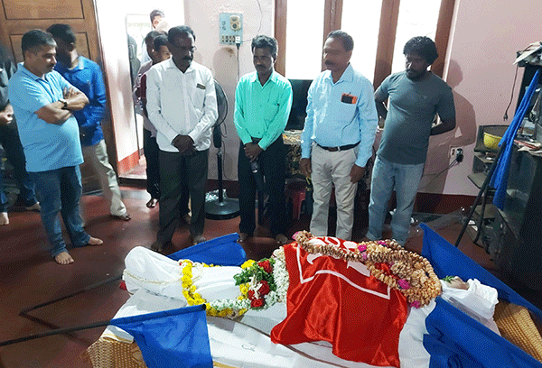 ಲಾಲ್ ಸಲಾಂ, ಜೈ ಭೀಮ್ ಘೋಷಣೆಯೊಂದಿಗೆ ಜಿ.ರಾಜಶೇಖರ್ ಅಂತ್ಯಕ್ರಿಯೆ