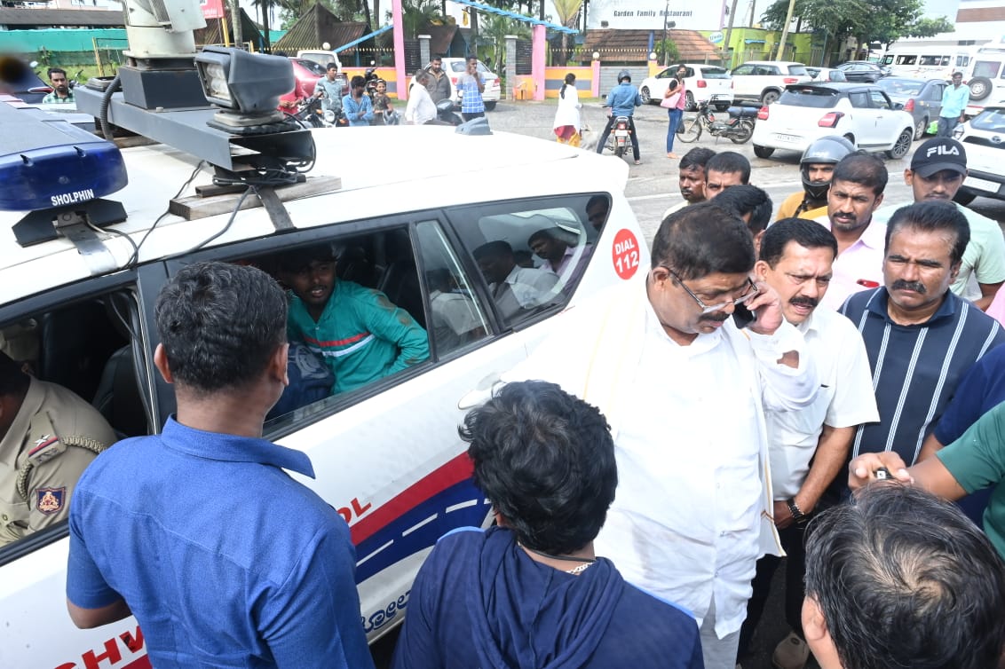 ರಸ್ತೆ ಅಪಘಾತದಲ್ಲಿ ಗಾಯಗೊಂಡ ಯುವಕರನ್ನು ಆಸ್ಪತ್ರೆಗೆ ‌ಸಾಗಿಸಿ ಮಾನವೀಯತೆ ಮೆರೆದ ಸಚಿವ ಗೋಪಾಲಯ್ಯ