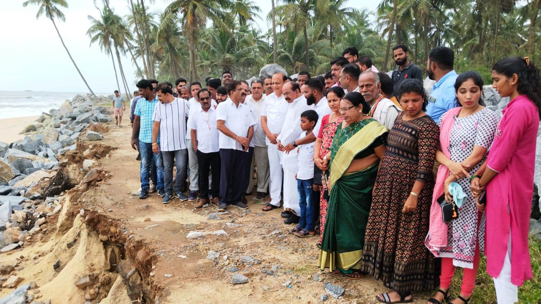 ರಾಷ್ಟ್ರೀಯ ವಿಪತ್ತು ಮೂಲಕ ಪರಿಹಾರ ಕಾರ್ಯಾಚರಣೆ ನಡೆಸಲಿ: ವೀರಪ್ಪ ಮೊಯ್ಲಿ