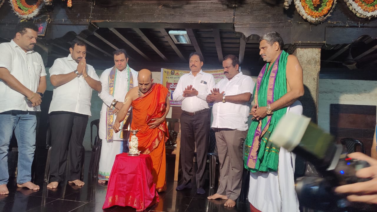 ಪುತ್ತಿಗೆ ಶ್ರೀಗಳ ನಾಲ್ಕನೇ ಪರ್ಯಾಯಕ್ಕೆ ಸಿದ್ಧತೆ; ಕೋಟಿ ಗೀತಾಲೇಖನ ಯಜ್ಞ ಪ್ರಚಾರ ಅಭಿಯಾನಕ್ಕೆ ಚಾಲನೆ