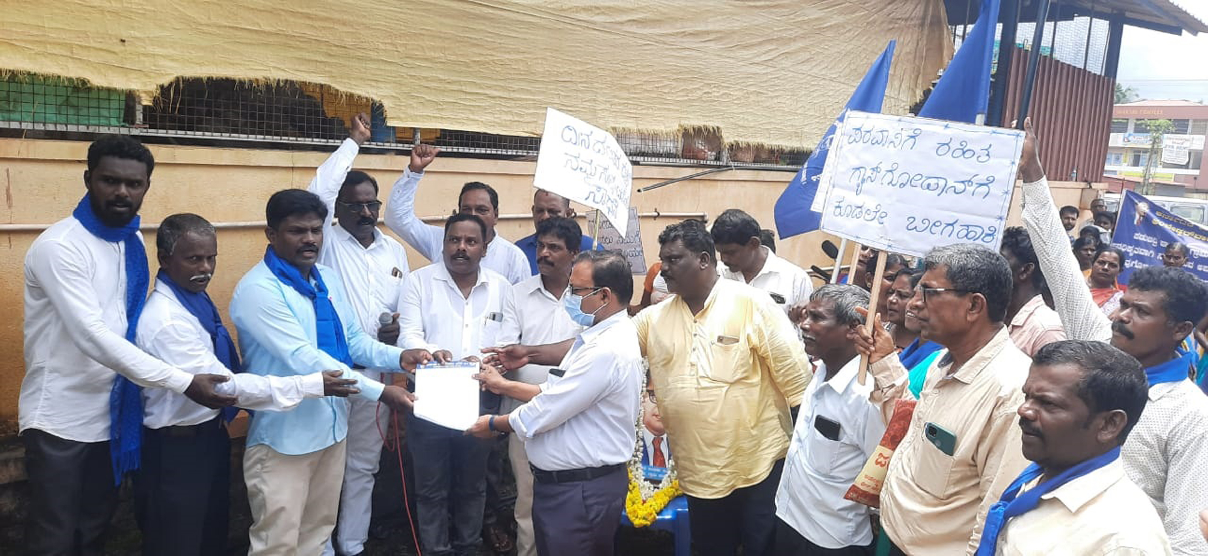 ಪಡುಬಿದ್ರೆ : ಗ್ಯಾಸ್ ಗೋದಾಮು ತೆರವಿಗೆ ಆಗ್ರಹಿಸಿ ದಸಂಸ ಧರಣಿ