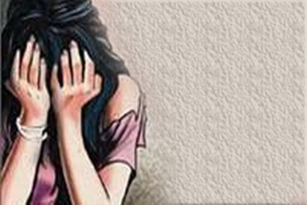 ಹಾಸಿಗೆಯಲ್ಲಿ ಮೂತ್ರಿಸಿದ್ದಕ್ಕೆ 9 ವರ್ಷದ ಮಗಳ ಗುಪ್ತಾಂಗಕ್ಕೆ  ಬೆಂಕಿ ಇರಿಸಿ ಗಾಯಗೊಳಿಸಿದ ತಾಯಿ !