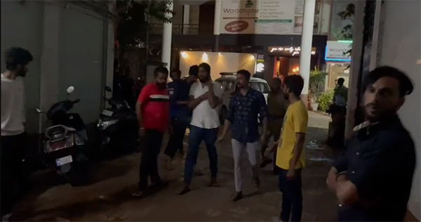 ಮಂಗಳೂರು: ಬಲ್ಮಠ ರಸ್ತೆಯಲ್ಲಿರುವ ರಿಸೈಕಲ್ ದಿ ಲಾಂಜ್ ಮೇಲೆ ಬಜರಂಗದಳ ದಾಳಿ