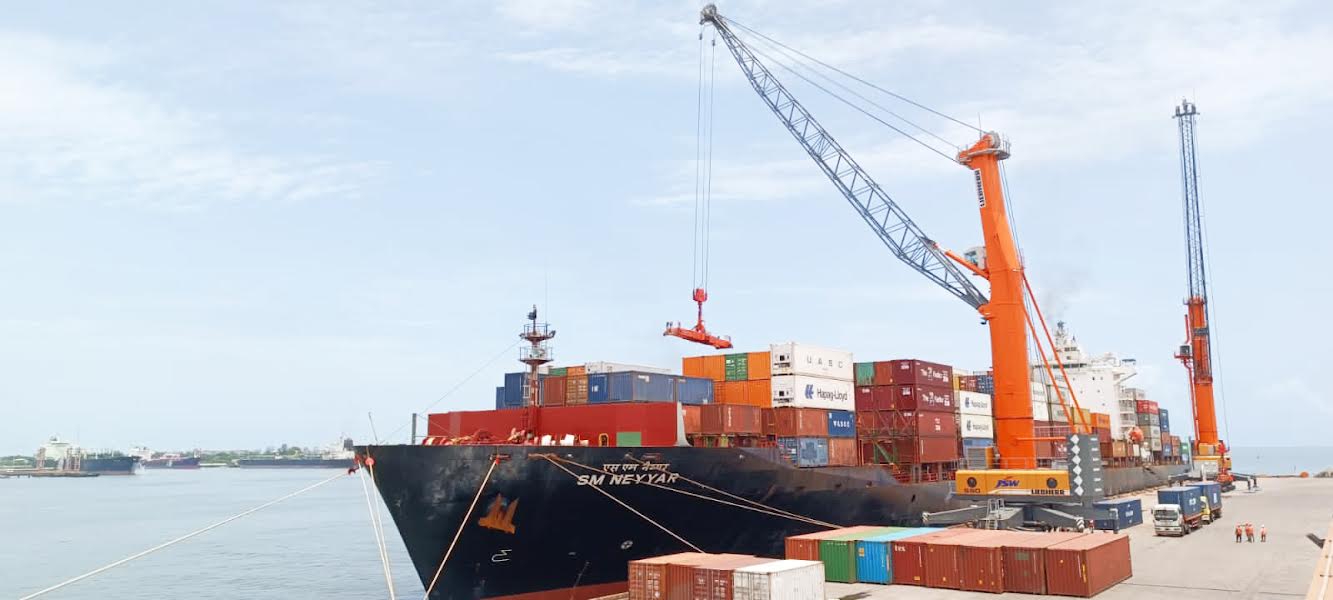 ನವಮಂಗಳೂರು ಬಂದರಿಗೆ ಆಗಮಿಸಿದ ಬೃಹತ್ ಗಾತ್ರದ ಸರಕು ಸಾಗಾಟ ನೌಕೆ