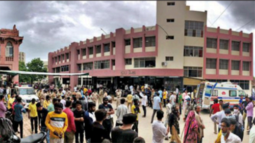 ಗುಜರಾತ್‍ನಲ್ಲಿ ಕಳ್ಳಭಟ್ಟಿ ಸೇವನೆ: ಮೃತರ ಸಂಖ್ಯೆ 37ಕ್ಕೆ ಏರಿಕೆ