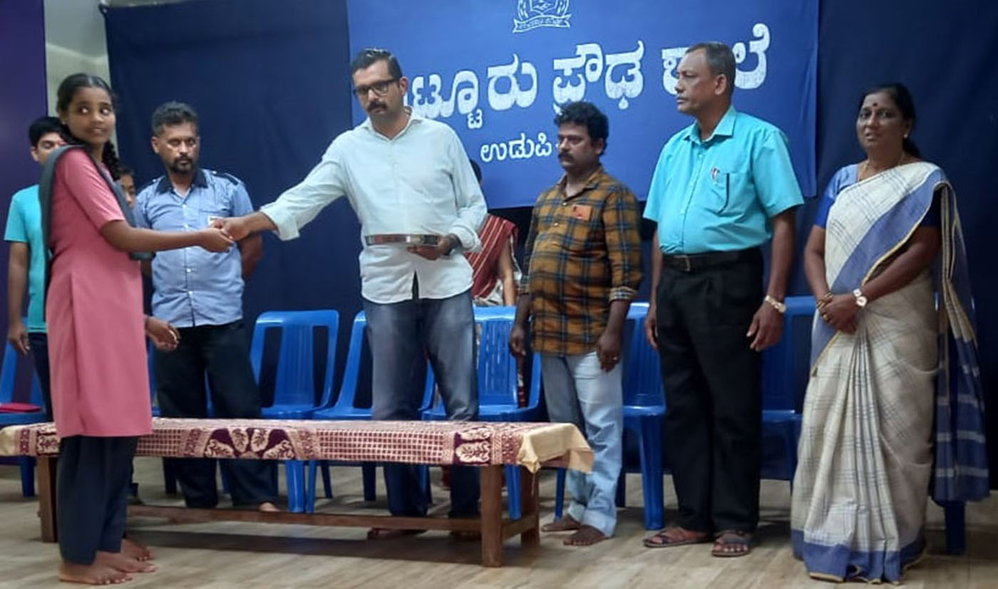 ನಿಟ್ಟೂರು ಪ್ರೌಢಶಾಲೆಯಲ್ಲಿ ವಿದ್ಯಾರ್ಥಿಗಳಿಗೆ ಮೊಟ್ಟೆ/ಚಿಕ್ಕಿ ವಿತರಣೆ