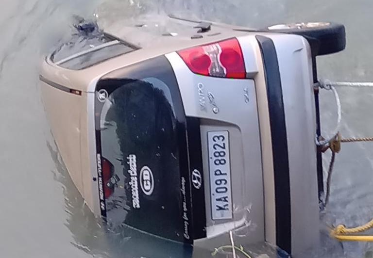 ಮೈಸೂರು: ನಾಲೆಗೆ ಕಾರು ಬಿದ್ದು ಇಬ್ಬರು ವಕೀಲರು ಸ್ಥಳದಲ್ಲೇ ಮೃತ್ಯು