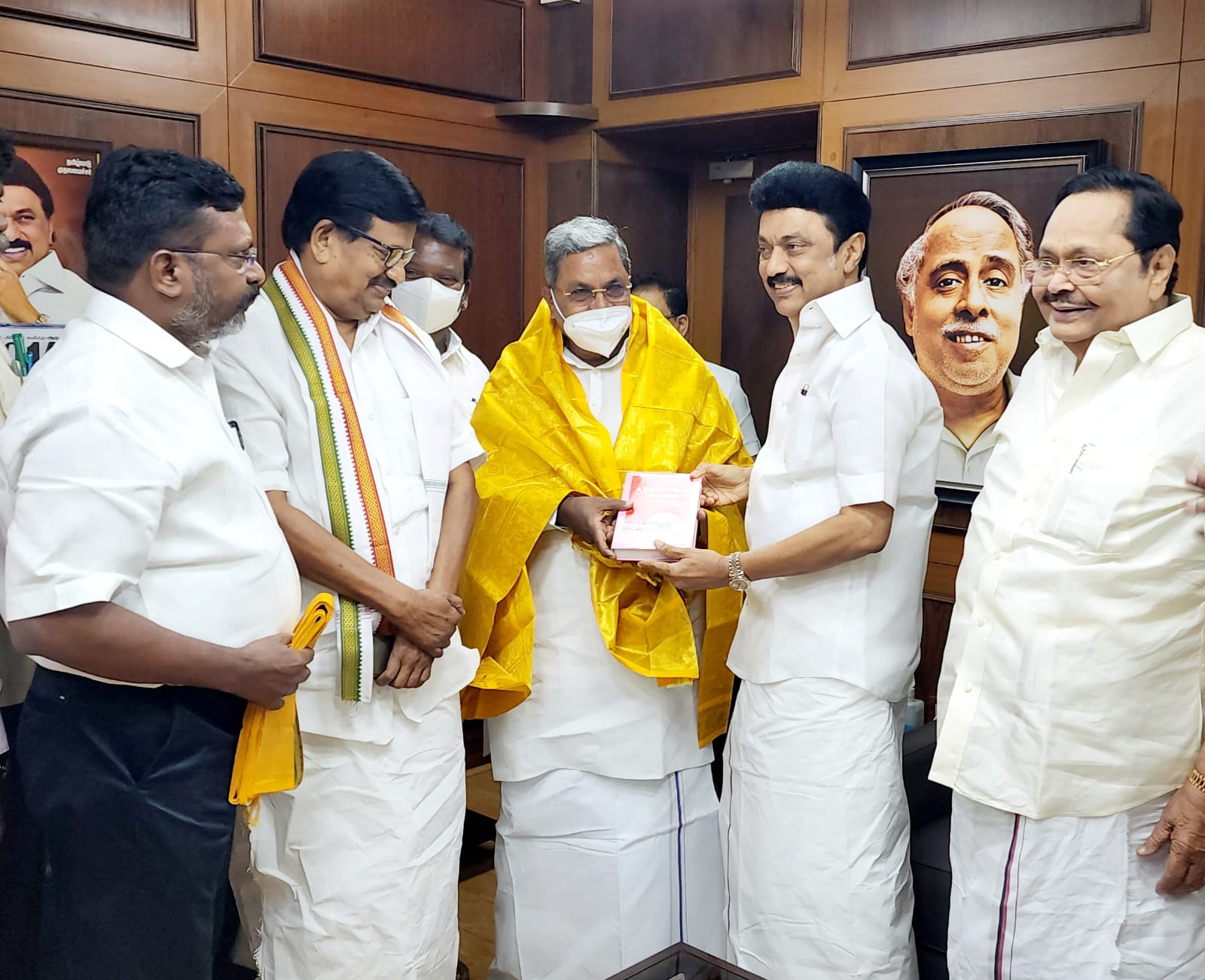 ತಮಿಳುನಾಡು ಮುಖ್ಯಮಂತ್ರಿ ಎಂ.ಕೆ ಸ್ಟಾಲಿನ್ ಭೇಟಿಯಾದ ಸಿದ್ದರಾಮಯ್ಯ