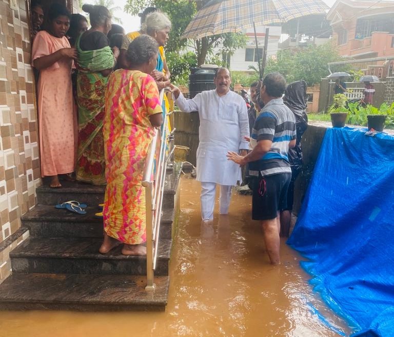 ಕಣ್ಣೂರು, ಅಡ್ಯಾರು, ಪಾಂಡೇಶ್ವರ, ಎಮ್ಮೆಕೆರೆಯಲ್ಲಿ ಕೃತಕ ನೆರೆ; ಐವನ್ ಡಿಸೋಜ ಭೇಟಿ, ಪರಿಶೀಲನೆ