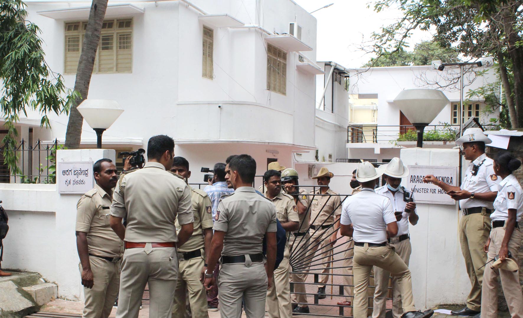 ಗೃಹ ಸಚಿವರ ನಿವಾಸಕ್ಕೆ ಎಬಿವಿಪಿ ಮುತ್ತಿಗೆ ಪ್ರಕರಣ: ಪಿಎಸ್ಸೈ ಸೇರಿ ಇಬ್ಬರ ಅಮಾನತು