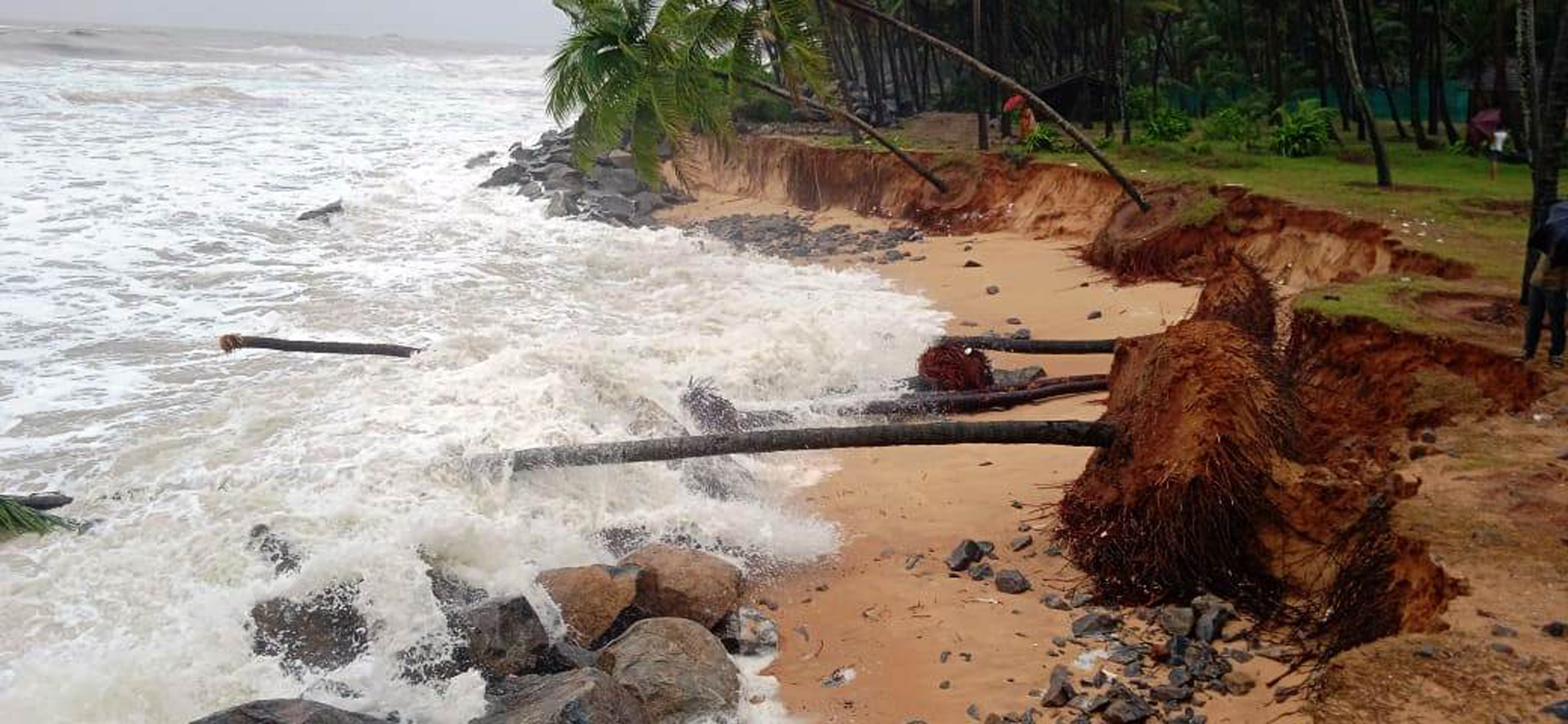 ಮೂಳೂರಿನಲ್ಲಿ ಕಡಲ್ಕೊರೆತ: ಆತಂಕದಲ್ಲಿ ಸ್ಥಳೀಯ ನಿವಾಸಿಗಳು