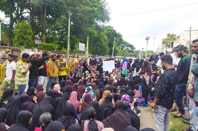 ಮೈಸೂರು: ಫರೂಖಿಯಾ ಬಾಲಕಿಯರ ಖಾಸಗಿ ಪ್ರೌಢಶಾಲೆಗೆ ಶಿಕ್ಷಣ ಇಲಾಖೆಯಿಂದ ಬೀಗ