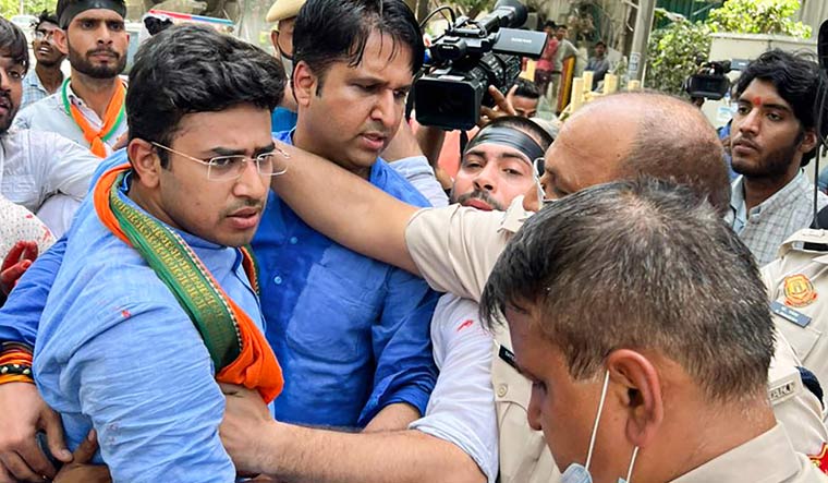 ಎರಡು ಗಂಟೆಗೂ ಹೆಚ್ಚು ಕಾಲ ಬಿಜೆಪಿ ಸಂಸದ ತೇಜಸ್ವಿ ಸೂರ್ಯ ವಿಚಾರಣೆ ನಡೆಸಿದ ದಿಲ್ಲಿ ಪೊಲೀಸರು