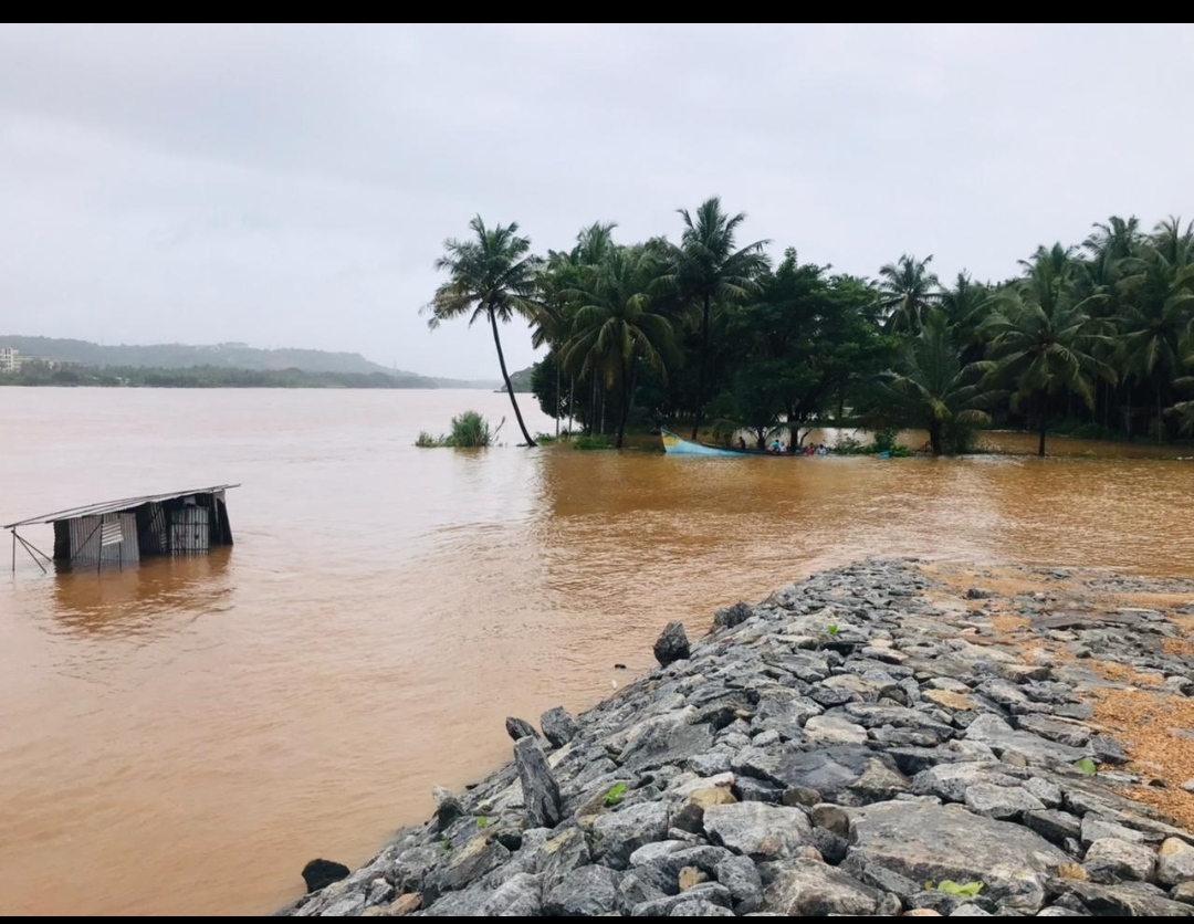 ಹರೇಕಳ-ಇನೋಳಿ: ನೇತ್ರಾವತಿ ನದಿಯಲ್ಲಿ ನೀರಿನ ಹರಿವು ಹೆಚ್ಚಳ ಹರೇಕಳ-ಇನೋಳಿ: ನೇತ್ರಾವತಿ ನದಿಯಲ್ಲಿ ನೀರಿನ ಹರಿವು ಹೆಚ್ಚಳ