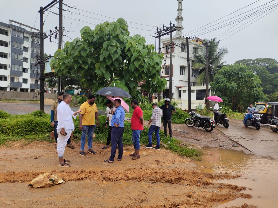 ಪುದು ಗ್ರಾಮದ ಹಲವೆಡೆ ಮಳೆಗೆ ಹಾನಿ; ಗ್ರಾಪಂ ನಿಯೋಗದಿಂದ ಪರಿಶೀಲನೆ: ಪರಿಹಾರಕ್ಕೆ ಸೂಚನೆ