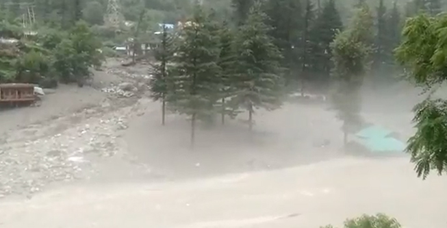 ಹಿಮಾಚಲ ಪ್ರದೇಶದಲ್ಲಿ ಮೇಘಸ್ಫೋಟ, ಪ್ರವಾಹ: ಓರ್ವ ಮಹಿಳೆ ಮೃತ್ಯು, 6 ಮಂದಿ ನಾಪತ್ತೆ