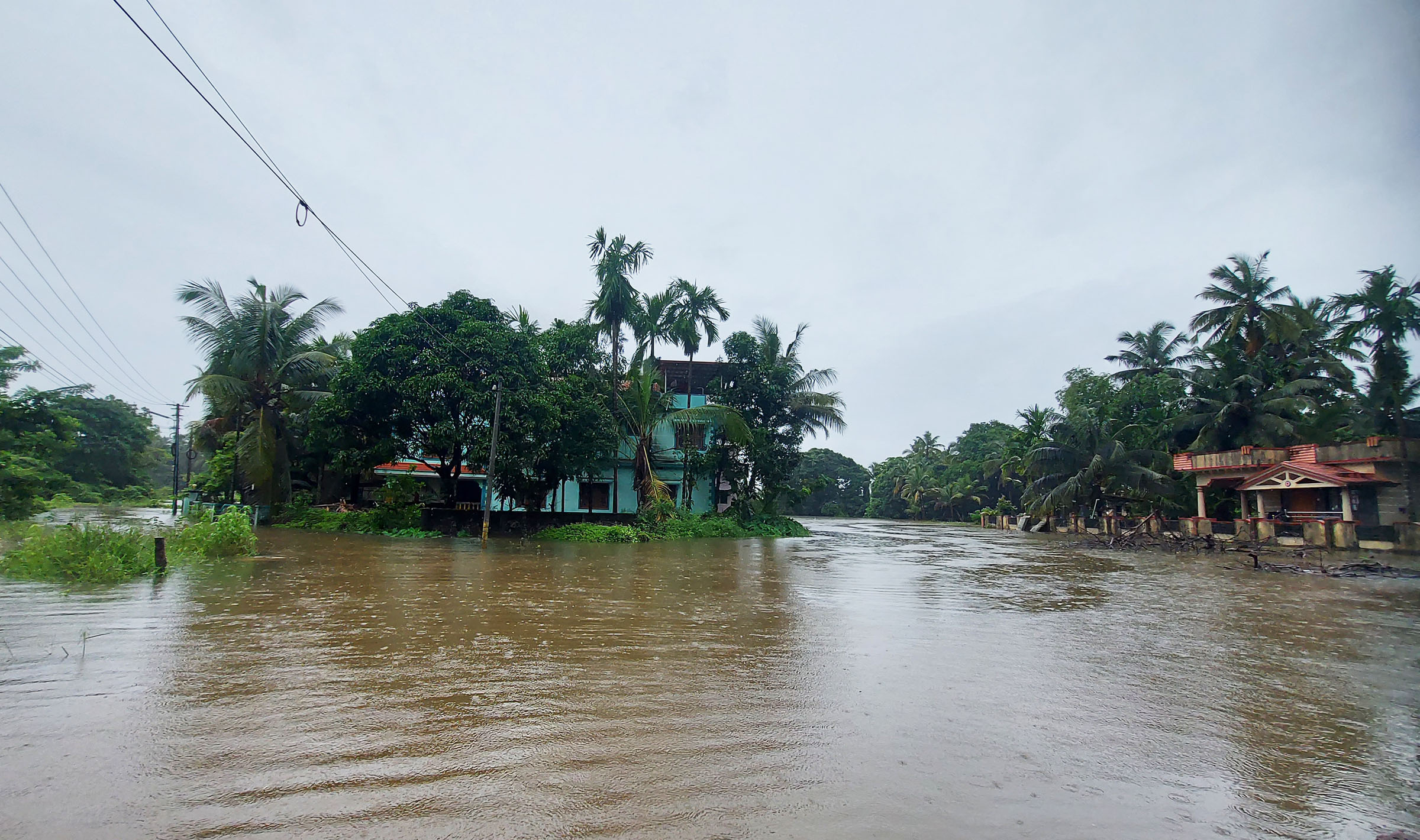 ಉಡುಪಿ ಜಿಲ್ಲೆಯಲ್ಲಿ 30ಕ್ಕೂ ಅಧಿಕ ಮನೆಗಳಿಗೆ ಹಾನಿ; 15 ಲಕ್ಷ ರೂ. ನಷ್ಟ