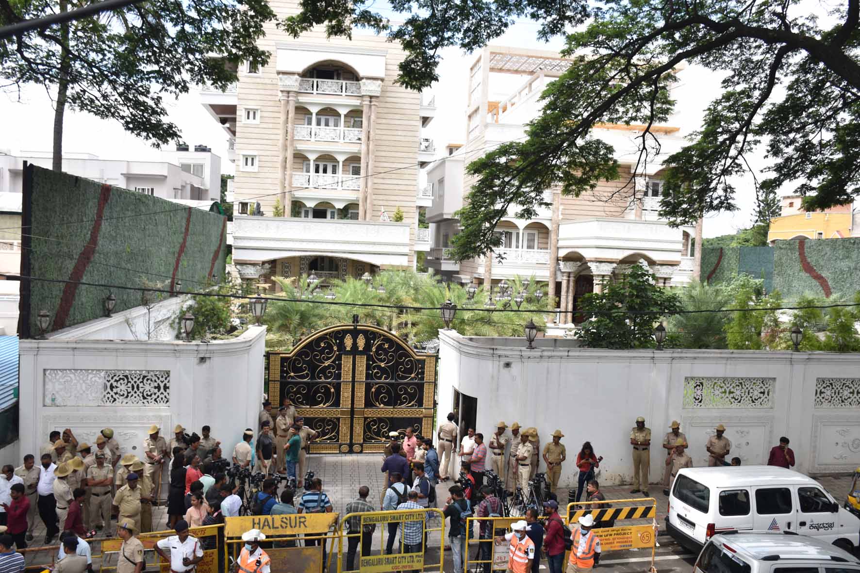 ಝಮೀರ್ ಅಹ್ಮದ್ ಮನೆ ಮೇಲೆ ಎಸಿಬಿ ದಾಳಿ ಪ್ರಕರಣ: ದಾಖಲಾತಿ ಪರಿಶೀಲನೆ