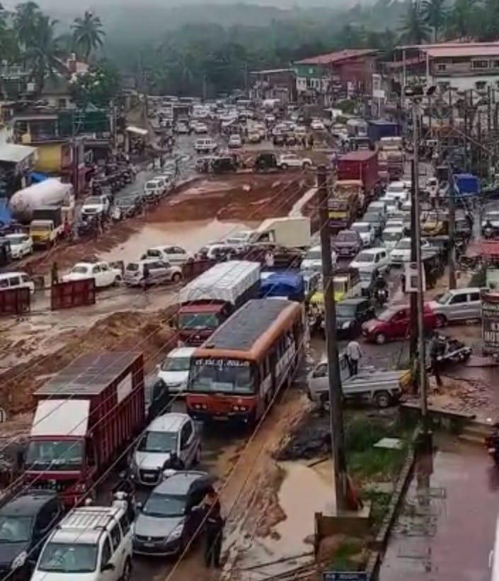 ಕಲ್ಲಡ್ಕ ರಾಷ್ಟ್ರೀಯ ಹೆದ್ದಾರಿಯಲ್ಲಿ ಟ್ರಾಫಿಕ್ ಜಾಮ್