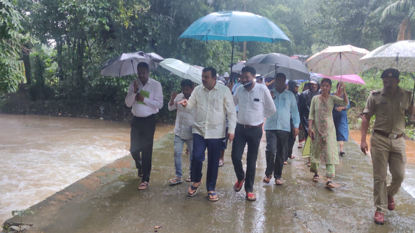 ಕಾರ್ಕಳ: ಹಾನಿಗೊಳಗಾದ ಪ್ರದೇಶಗಳಿಗೆ ಸಚಿವ ಸುನಿಲ್ ಕುಮಾರ್ ಭೇಟಿ