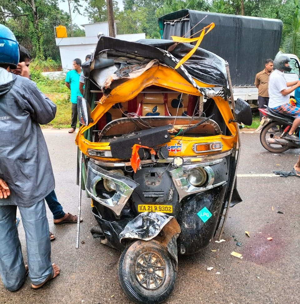 ಕಡಬ: ರಸ್ತೆ ಅಪಘಾತ; ರಿಕ್ಷಾ ಚಾಲಕನಿಗೆ ಗಂಭೀರ ಗಾಯ