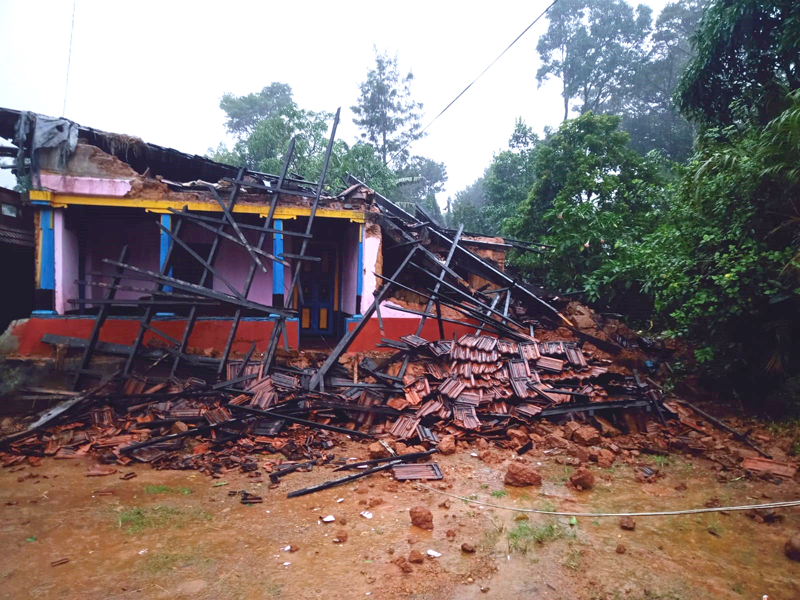 ಮಡಿಕೇರಿ | ಗಾಳಿಬೀಡು ವ್ಯಾಪ್ತಿಯಲ್ಲಿ ಅತ್ಯಧಿಕ ಮಳೆ, ಮನೆ ನೆಲಸಮ