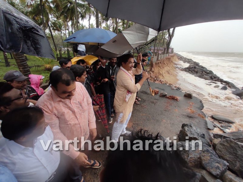 ಸುಳ್ಯದಲ್ಲಿ ಕಡಲ್ಕೊರೆತ ಅವಲೋಕನ ಮಾಡಿದ ಸಚಿವ ಅಶೋಕ್ !