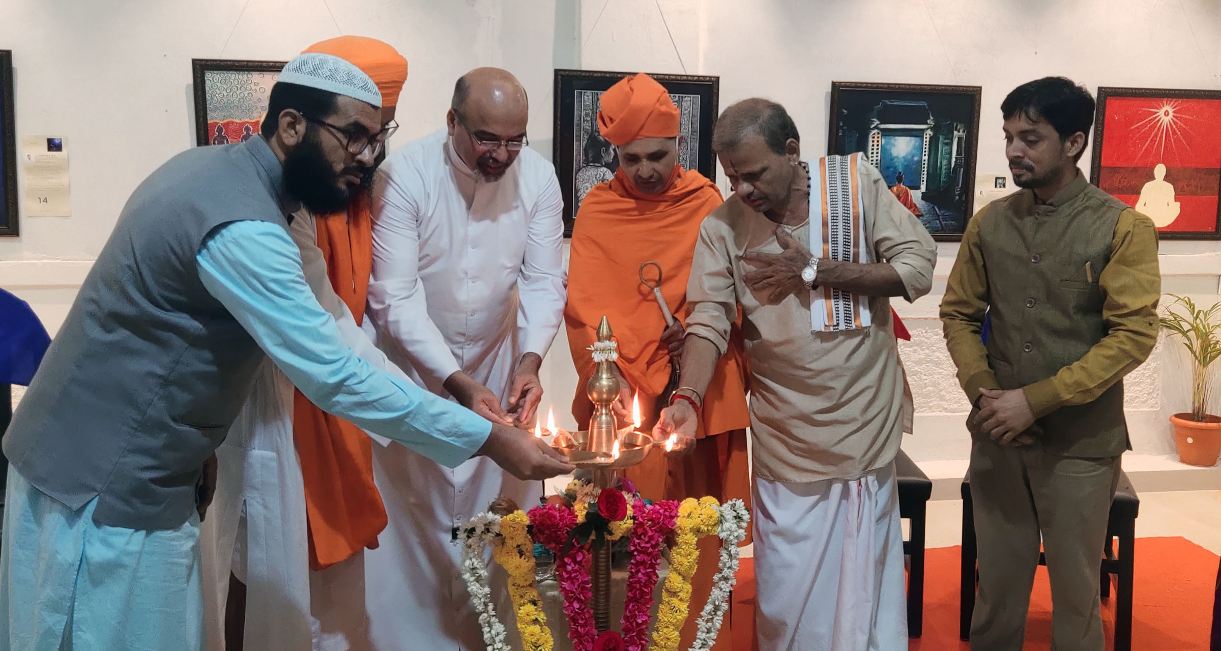 ಸರ್ವಧರ್ಮ ಗುರುಗಳಿಂದ ಚಿತ್ರಕಲಾ ಪ್ರದರ್ಶನ ಉದ್ಘಾಟನೆ