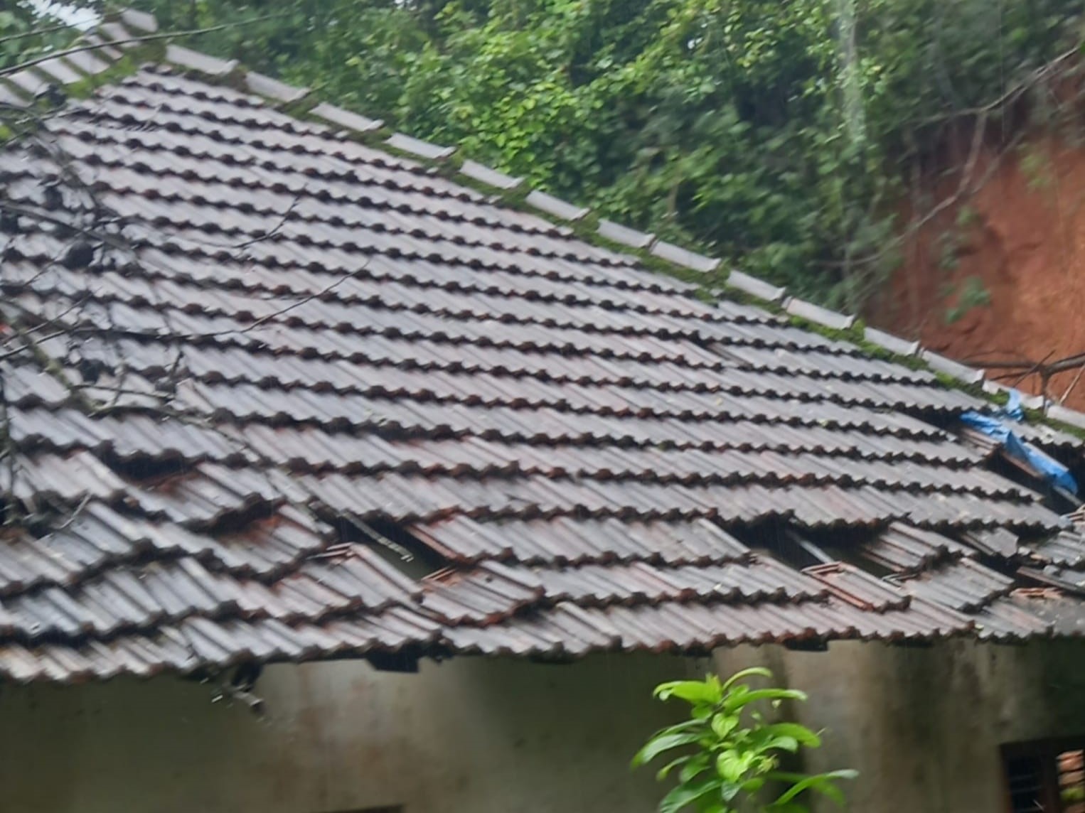 ಭಾರೀ ಮಳೆ; ಉಳ್ಳಾಲ ತಾಲೂಕಿನಲ್ಲಿ ಹಲವೆಡೆ ಹಾನಿ