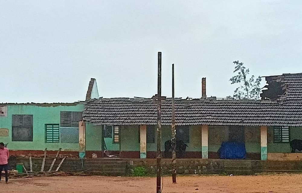 ನಾವುಂದ: ಭಾರೀ ಮಳೆಗೆ ಸರಕಾರಿ ಶಾಲಾ ಕಟ್ಟಡ ಕುಸಿತ