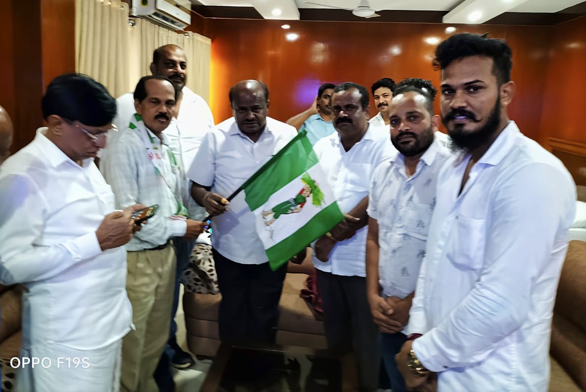 ಕಾಂಗ್ರೆಸ್ ಮುಖಂಡ, ವಕೀಲ ಸಂಕಪ್ಪ ಜೆಡಿಎಸ್ ಪಕ್ಷಕ್ಕೆ ಸೇರ್ಪಡೆ