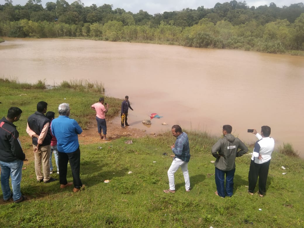 ಸಾಗರ: ಜೋಗದ ಶಿರೂರು ಕೆರೆಗೆ ಹಾರಿ ಮಹಿಳೆ ಆತ್ಮಹತ್ಯೆ ಸಾಗರ: ಜೋಗದ ಶಿರೂರು ಕೆರೆಗೆ ಹಾರಿ ಮಹಿಳೆ ಆತ್ಮಹತ್ಯೆ