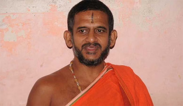 ಕಾಶ್ಮೀರಿ ಪಂಡಿತರನ್ನು ರಕ್ಷಿಸಿ : ಪೇಜಾವರಶ್ರೀ ಆಗ್ರಹ