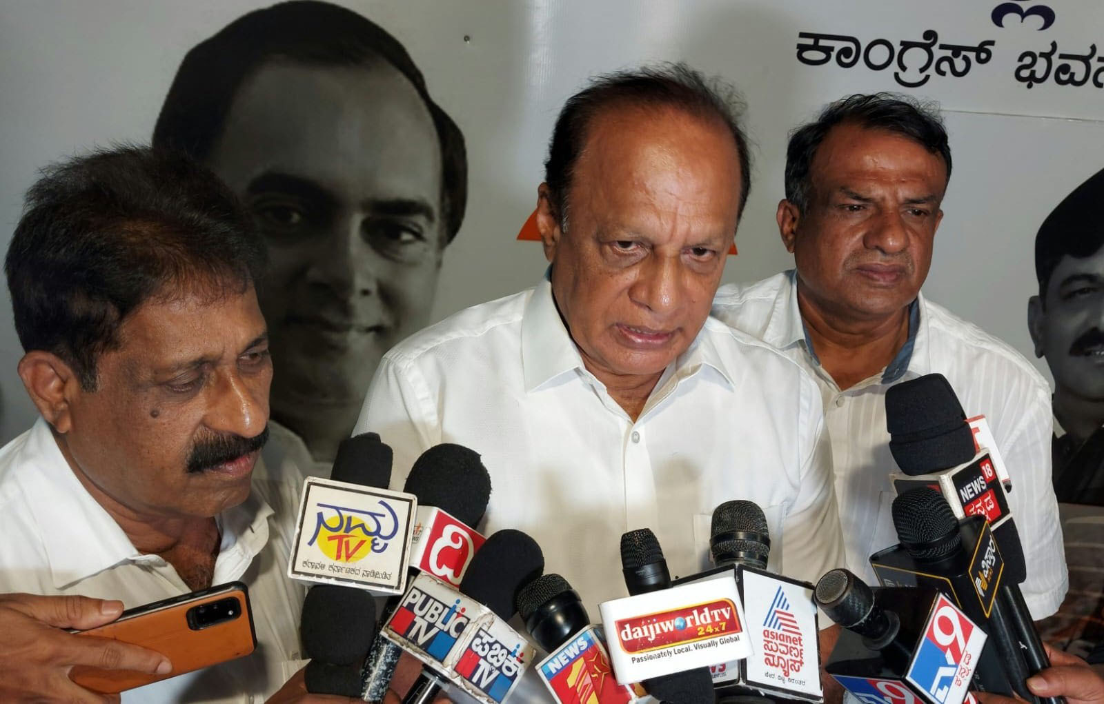 ಸಿದ್ಧರಾಮಯ್ಯರ ಮೇಲೆ ಮೊಟ್ಟೆ ಎಸೆತ ಪ್ರಕರಣ; ಪ್ರಜಾಪ್ರಭುತ್ವ ವ್ಯವಸ್ಥೆ ಮೇಲಿನ ಹಲ್ಲೆ: ಸೊರಕೆ ಖಂಡನೆ