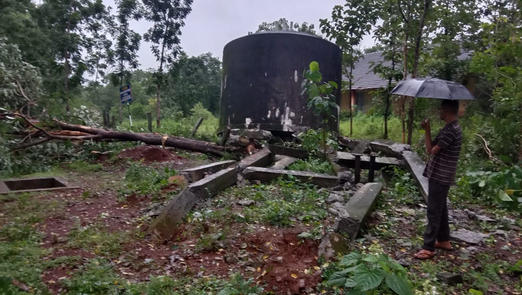 ಪರ್ಕಳ:‌ ಧರೆಗುರುಳಿದ ಬೃಹತ್ ಗಾತ್ರದ ನಗರಸಭೆಯ ನೀರಿನ ಟ್ಯಾಂಕ್