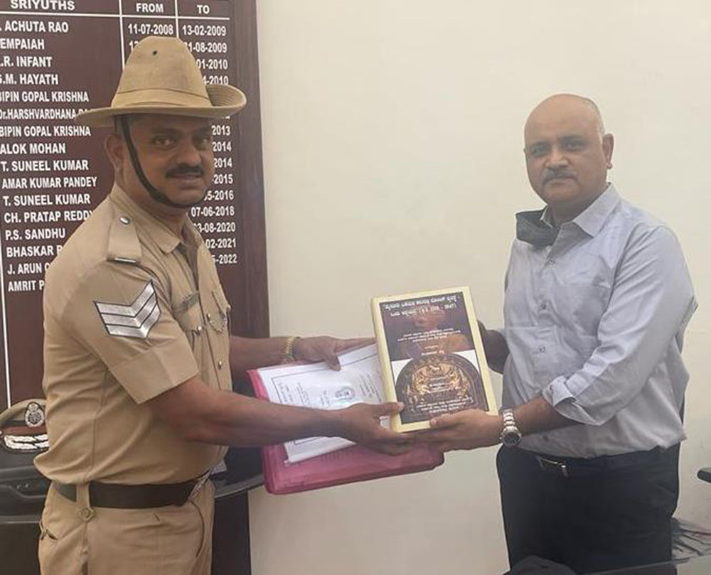 ಮಲ್ಪೆ: ಪೊಲೀಸ್ ಹೆಡ್ ಕಾನ್‌ಸ್ಟೇಬಲ್ ಸಂತೋಷ್‌ಗೆ ಮುಕ್ತ ವಿವಿಯಿಂದ ಪಿಎಚ್‌ಡಿ